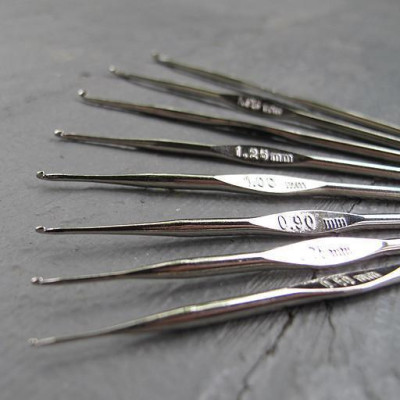 HiyaHiya-North-America-5-Fine-Gauge-Crochet-Hook-gather-here-online_grande.jpg
