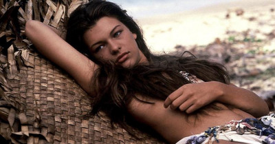 img-333138-milla-jovovich-em-cenas-de-de-volta-lagoa-azul.jpg