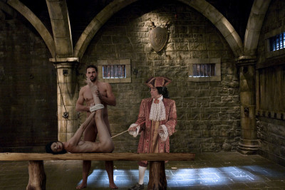 4 Claire on Rack bei de Sade.jpg